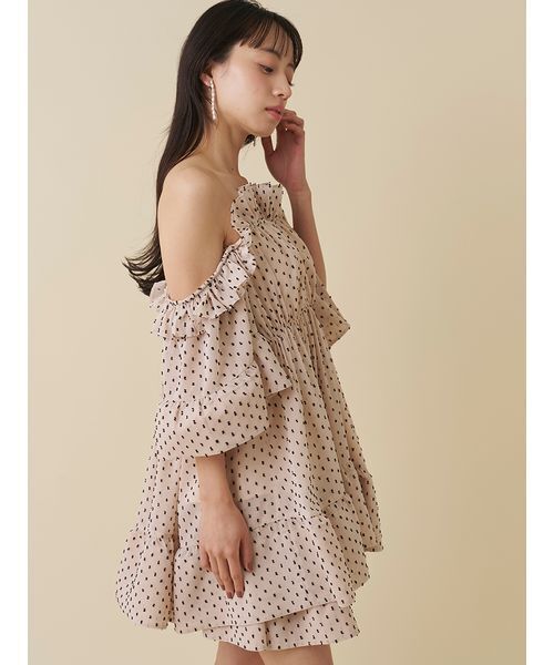 SNIDEL(スナイデル)の「オフショルギャザーセットアップ(ワンピース・レディース・アイボリー/ブラック/ピンクベージュ・0/1)」の8枚目の写真