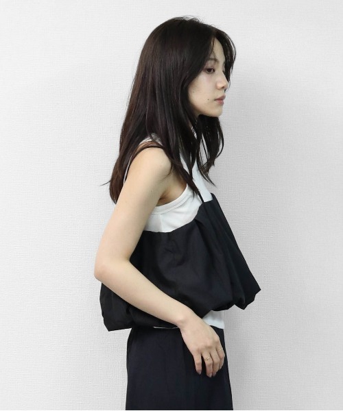 THE CELL.(ザセルドット)の「レイヤード プリーツバルーンキャミソール 【ALLシーズン着用可】 LAYERED PLEATED BALLOON CAMISOLE(キャミソール・レディース・ブラック・FREE)」の14枚目の写真