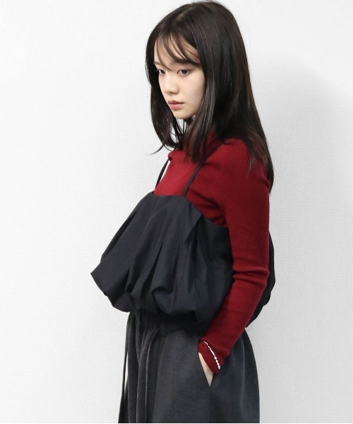 THE CELL.(ザセルドット)の「レイヤード プリーツバルーンキャミソール 【ALLシーズン着用可】 LAYERED PLEATED BALLOON CAMISOLE(キャミソール・レディース・ブラック・FREE)」の20枚目の写真