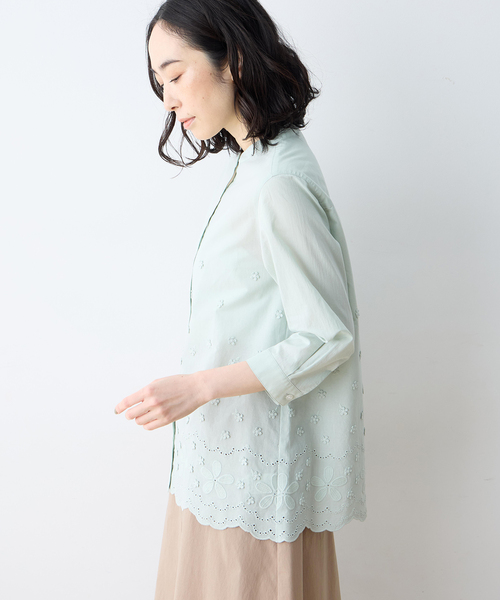 DECOY SINCE 1981(デコイシンスイチキュウハチイチ)の「フラワー刺繍バンドカラーブラウス【綿100%】(シャツ/ブラウス・レディース・ホワイト/グリーン/ネイビー・9号/11号/13号)」の5枚目の写真