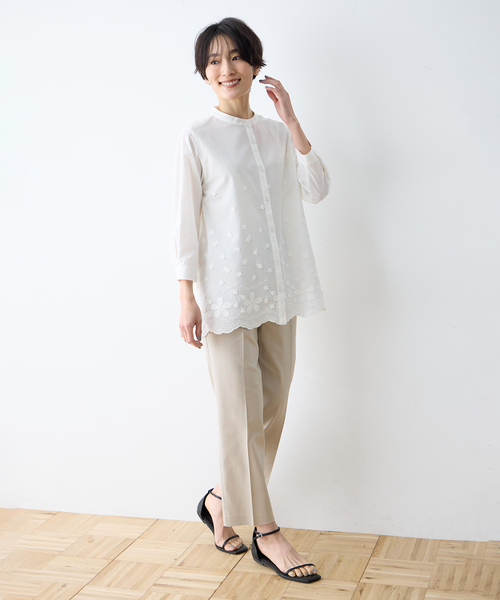 DECOY SINCE 1981(デコイシンスイチキュウハチイチ)の「フラワー刺繍バンドカラーブラウス【綿100%】(シャツ/ブラウス・レディース・ホワイト/グリーン/ネイビー・9号/11号/13号)」の9枚目の写真