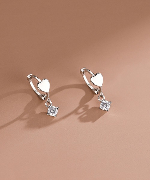 LA VORAGINE(ラ ヴォラジネ)の「ハートデザイン フープピアス ミニマルシンプル 繊細可愛い ユニーク 高級感(ピアス(両耳用)・レディース・シルバー/ゴールド・FREE)」の22枚目の写真