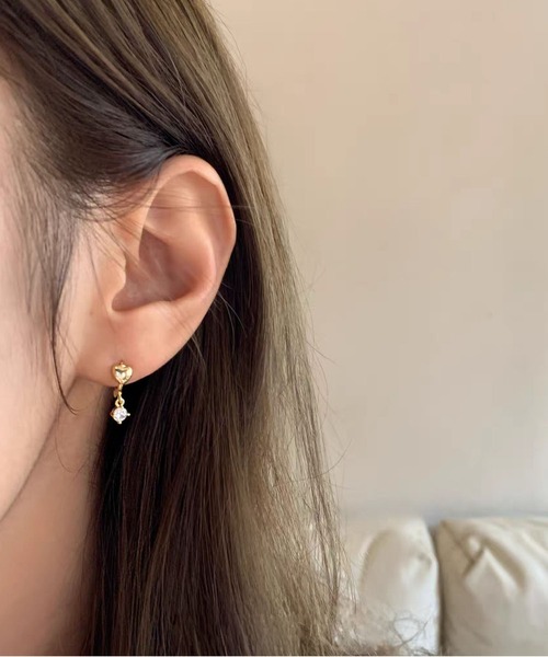 LA VORAGINE(ラ ヴォラジネ)の「ハートデザイン フープピアス ミニマルシンプル 繊細可愛い ユニーク 高級感(ピアス(両耳用)・レディース・シルバー/ゴールド・FREE)」の5枚目の写真