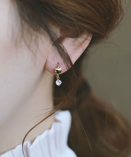 LA VORAGINE(ラ ヴォラジネ)の「ハートデザイン フープピアス ミニマルシンプル 繊細可愛い ユニーク 高級感(ピアス(両耳用)・レディース・シルバー/ゴールド・FREE)」の4枚目の写真