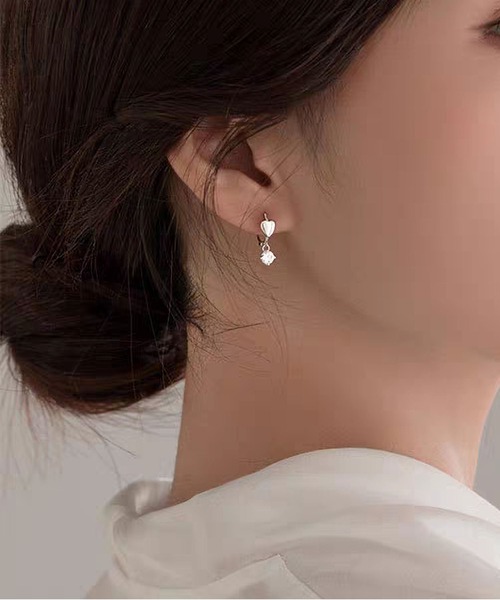 LA VORAGINE(ラ ヴォラジネ)の「ハートデザイン フープピアス ミニマルシンプル 繊細可愛い ユニーク 高級感(ピアス(両耳用)・レディース・シルバー/ゴールド・FREE)」の16枚目の写真