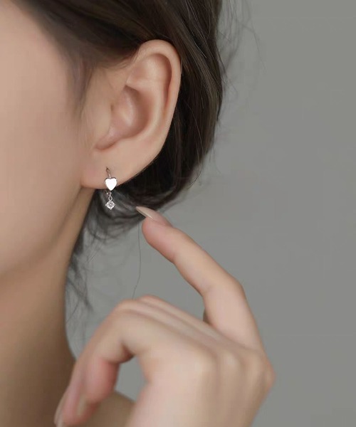 LA VORAGINE(ラ ヴォラジネ)の「ハートデザイン フープピアス ミニマルシンプル 繊細可愛い ユニーク 高級感(ピアス(両耳用)・レディース・シルバー/ゴールド・FREE)」の18枚目の写真
