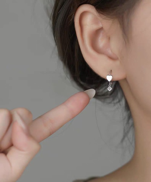 LA VORAGINE(ラ ヴォラジネ)の「ハートデザイン フープピアス ミニマルシンプル 繊細可愛い ユニーク 高級感(ピアス(両耳用)・レディース・シルバー/ゴールド・FREE)」の19枚目の写真