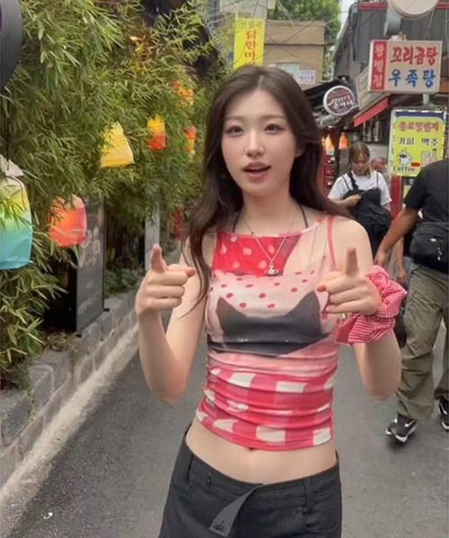 AsheKsha(アシクシャ)の「レトロなドット柄チェックの猫柄ショートトップス(タンクトップ・レディース・レッド・M)」の9枚目の写真