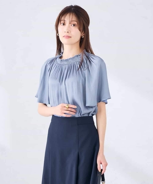 a.v.v(アーヴェヴェ)の「エアリーサテンシャーリングネックブラウス(シャツ/ブラウス・レディース・ベージュ/チャコールグレー/ネイビー/ブルー/ピンク・42/40/36/38/34)」の4枚目の写真