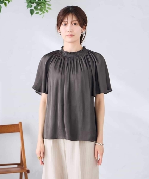a.v.v(アーヴェヴェ)の「エアリーサテンシャーリングネックブラウス(シャツ/ブラウス・レディース・ベージュ/チャコールグレー/ネイビー/ブルー/ピンク・42/40/36/38/34)」の7枚目の写真