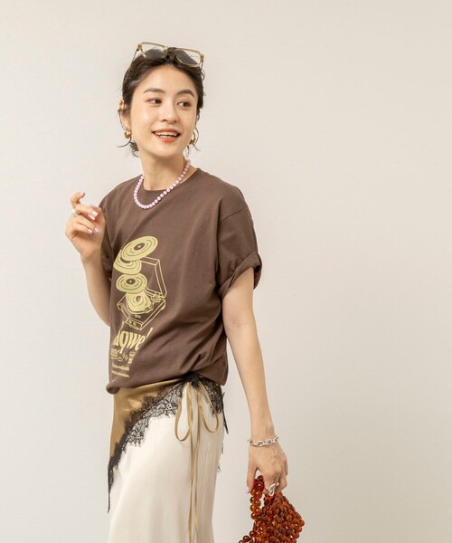 MAQWEL(マクウェル)の「【MAQWEL/マクウェル】ウォッシャブル Maqwel RECORDS オープンエンドプリントTシャツ(Tシャツ/カットソー・レディース・ブラウン/オフホワイト・FREE)」の20枚目の写真