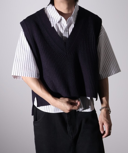 Art re A select(アトリエセレクト)の「【MADE IN KOREA】クロップド Vネックニットベスト(ニット/セーター・メンズ・チャコールグレー/ネイビー/アイボリー/ブラック・FREE)」の4枚目の写真