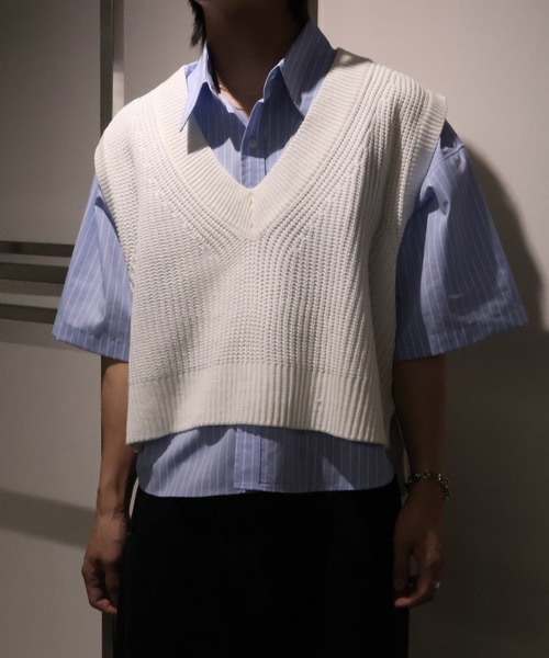 Art re A select(アトリエセレクト)の「【MADE IN KOREA】クロップド Vネックニットベスト(ニット/セーター・メンズ・チャコールグレー/ネイビー/アイボリー/ブラック・FREE)」の2枚目の写真