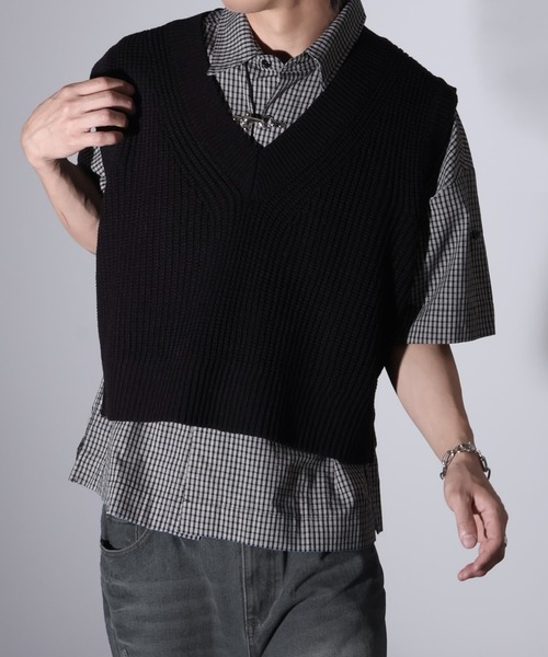 Art re A select(アトリエセレクト)の「【MADE IN KOREA】クロップド Vネックニットベスト(ニット/セーター・メンズ・チャコールグレー/ネイビー/アイボリー/ブラック・FREE)」の1枚目の写真