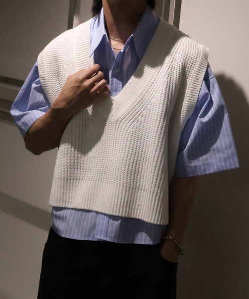 Art re A select(アトリエセレクト)の「【MADE IN KOREA】クロップド Vネックニットベスト(ニット/セーター・メンズ・チャコールグレー/ネイビー/アイボリー/ブラック・FREE)」の22枚目の写真