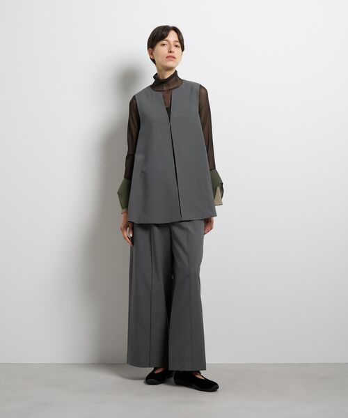 LANVIN en Bleu(ランバンオンブルー)の「ドライポリエステルバックオープンベスト(シャツ/ブラウス・レディース・グレー/ブラック/オフホワイト・38)」の4枚目の写真