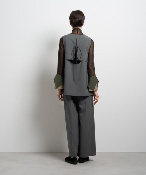 LANVIN en Bleu(ランバンオンブルー)の「ドライポリエステルバックオープンベスト(シャツ/ブラウス・レディース・グレー/ブラック/オフホワイト・38)」の6枚目の写真