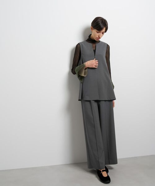 LANVIN en Bleu(ランバンオンブルー)の「ドライポリエステルバックオープンベスト(シャツ/ブラウス・レディース・グレー/ブラック/オフホワイト・38)」の7枚目の写真