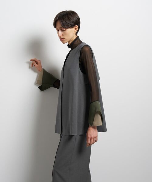 LANVIN en Bleu(ランバンオンブルー)の「ドライポリエステルバックオープンベスト(シャツ/ブラウス・レディース・グレー/ブラック/オフホワイト・38)」の8枚目の写真