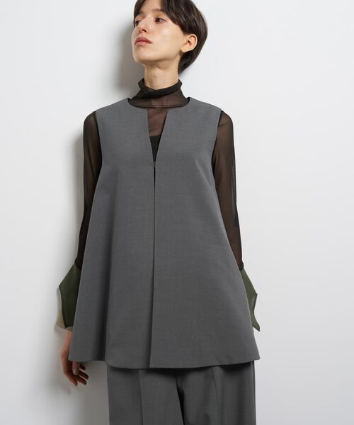 LANVIN en Bleu(ランバンオンブルー)の「ドライポリエステルバックオープンベスト(シャツ/ブラウス・レディース・グレー/ブラック/オフホワイト・38)」の11枚目の写真