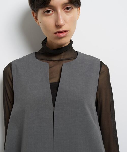 LANVIN en Bleu(ランバンオンブルー)の「ドライポリエステルバックオープンベスト(シャツ/ブラウス・レディース・グレー/ブラック/オフホワイト・38)」の12枚目の写真