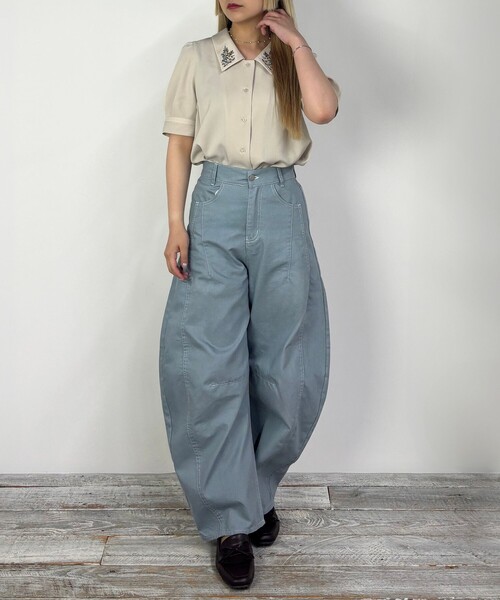 NICOLE CLUB(ニコル クラブ)の「ビッグカラー刺繍ブラウス(シャツ/ブラウス・レディース・オフホワイト/ネイビー/イエロー・M)」の4枚目の写真