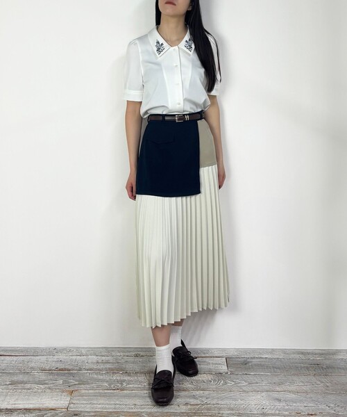 NICOLE CLUB(ニコル クラブ)の「ビッグカラー刺繍ブラウス(シャツ/ブラウス・レディース・オフホワイト/ネイビー/イエロー・M)」の8枚目の写真