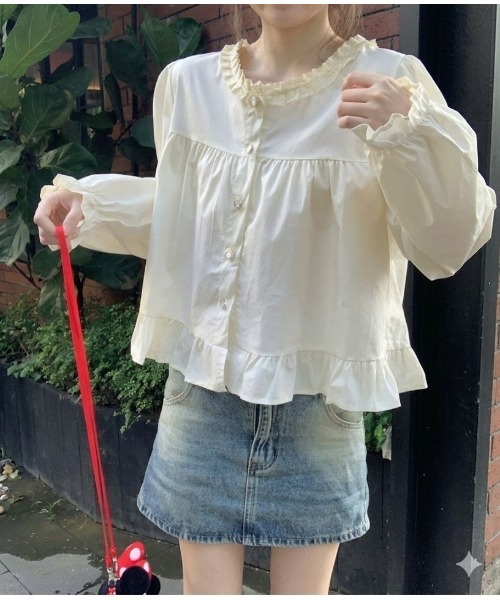 BLANC FICELLE(ブランフィセル)の「フリルカラー 長袖シャツ(シャツ/ブラウス・レディース・ブルー/アイボリー・M/L/XL)」の2枚目の写真
