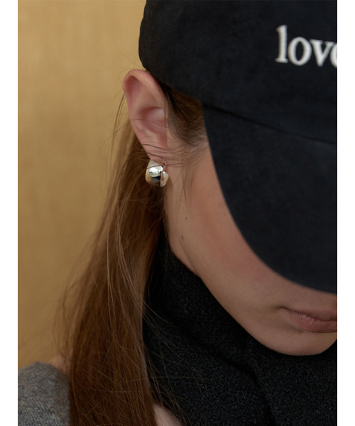 LOVE ME MONSTER(ラブミーモンスター)の「Essential Round Ring Earrings (L253MER060)(ピアス(両耳用)・レディース・ゴールド/シルバー・FREE)」の8枚目の写真
