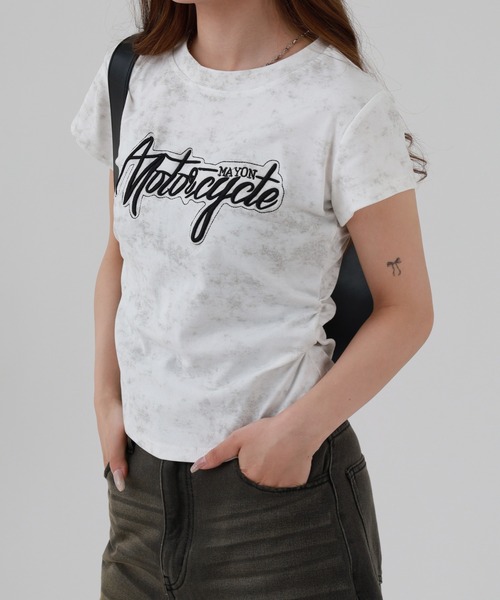 FUNALIVE(ファンアライブ)の「ABETTOR ムラ染め厚盛ロゴショート丈T 半袖(Tシャツ/カットソー・レディース・ブラック/アイボリー・FREE)」の2枚目の写真