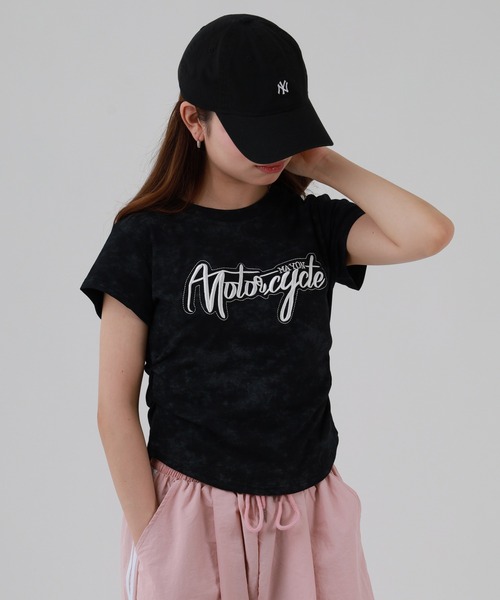 FUNALIVE(ファンアライブ)の「ABETTOR ムラ染め厚盛ロゴショート丈T 半袖(Tシャツ/カットソー・レディース・ブラック/アイボリー・FREE)」の1枚目の写真