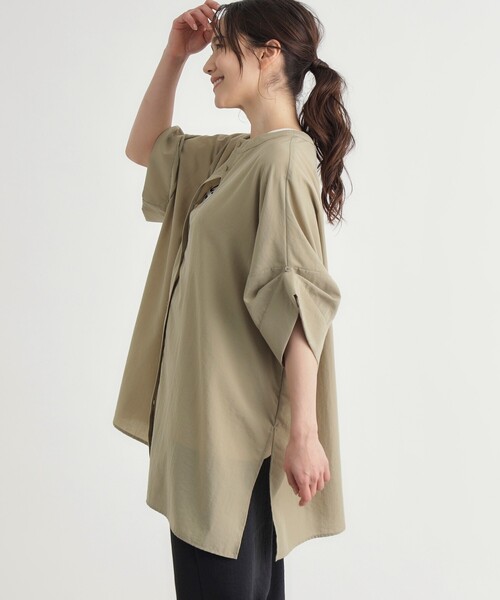 HONEYSUCKLE ROSE(ハニーサックルローズ)の「ビッグチュニックシャツ(シャツ/ブラウス・レディース・ベージュ/ライトブルー/オフホワイト・04/05)」の5枚目の写真