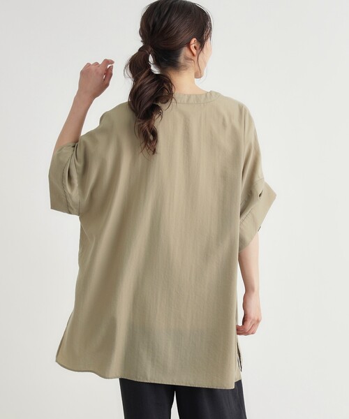 HONEYSUCKLE ROSE(ハニーサックルローズ)の「ビッグチュニックシャツ(シャツ/ブラウス・レディース・ベージュ/ライトブルー/オフホワイト・04/05)」の6枚目の写真