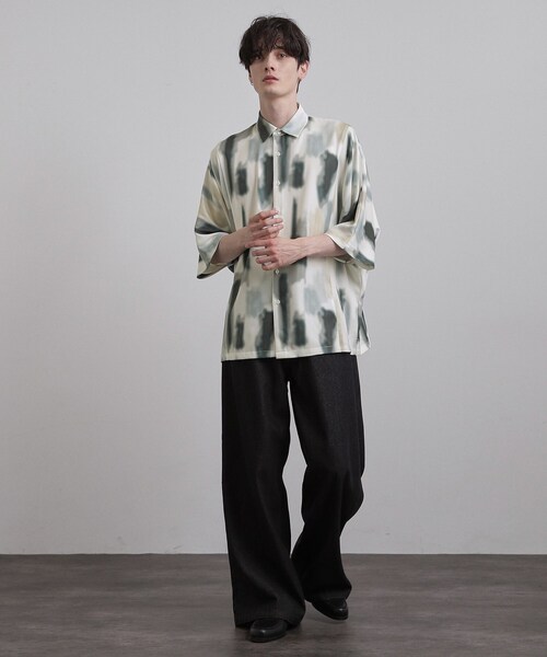 tk.TAKEO KIKUCHI(ティーケータケオキクチ)の「【今、売れています。】アブストラクトドルマンとろみシャツ/さらっとタッチ/ドレープ/美シルエット/総柄シャツ/モード(シャツ/ブラウス・メンズ・ホワイト系4/ブラック系3・02/03)」の5枚目の写真