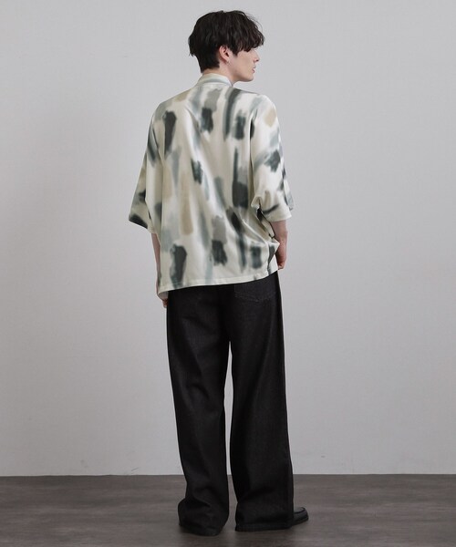 tk.TAKEO KIKUCHI(ティーケータケオキクチ)の「【今、売れています。】アブストラクトドルマンとろみシャツ/さらっとタッチ/ドレープ/美シルエット/総柄シャツ/モード(シャツ/ブラウス・メンズ・ホワイト系4/ブラック系3・02/03)」の6枚目の写真
