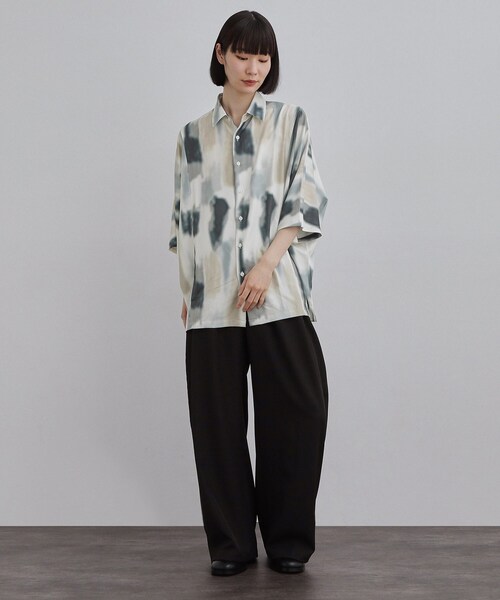 tk.TAKEO KIKUCHI(ティーケータケオキクチ)の「【今、売れています。】アブストラクトドルマンとろみシャツ/さらっとタッチ/ドレープ/美シルエット/総柄シャツ/モード(シャツ/ブラウス・メンズ・ホワイト系4/ブラック系3・02/03)」の9枚目の写真