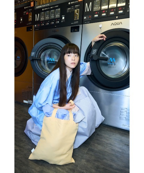 ENFOLD(エンフォルド)の「UMBRELLA T-SHIRT(Tシャツ/カットソー・レディース・ホワイト/ライトブルー/ダークネイビー・38)」の5枚目の写真