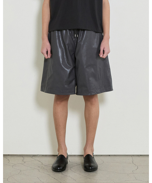 THEENDQUESTION(ジエンドクエスチョン)の「Reversible leather half pants / DARK GRAY(その他パンツ・レディース・その他・1/2)」の2枚目の写真