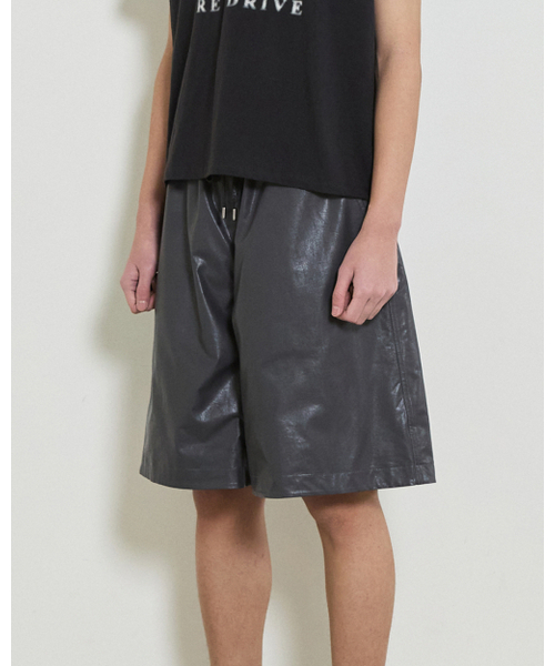 THEENDQUESTION(ジエンドクエスチョン)の「Reversible leather half pants / DARK GRAY(その他パンツ・レディース・その他・1/2)」の3枚目の写真