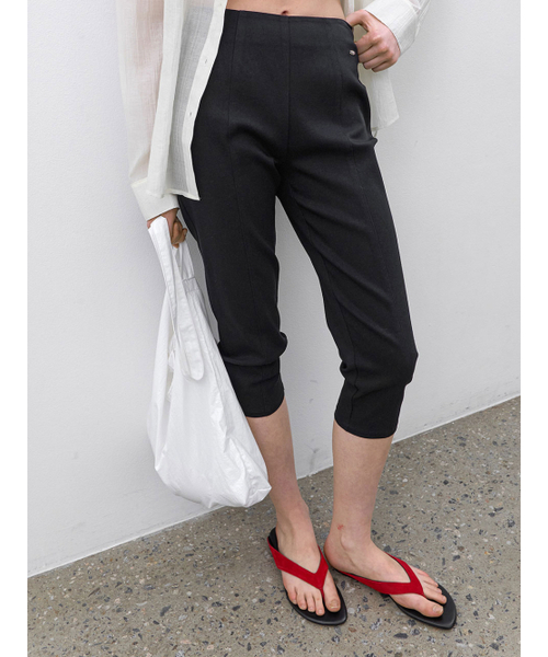 ATELIER NAIN(アトリエナイン)の「CLEAN LINE BANDING CAPRI PANTS (PT-5772)(その他パンツ・レディース・ブラック・MEDIUM/SMALL)」の1枚目の写真