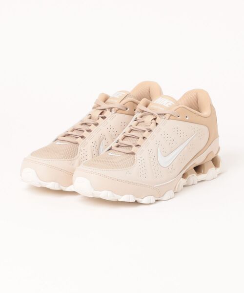 NIKE(ナイキ)の「NIKE ナイキ W REAX 8 NSW SL レディーススニーカー トレーニングシューズ(ウィメンズリアックス8NSWSL) IR1458-104 オートミール/セイル/リネン(スニーカー・レディース・ベージュ・23.0cm/25.0cm/24.5cm/24.0cm/23.5cm/22.5cm)」の1枚目の写真