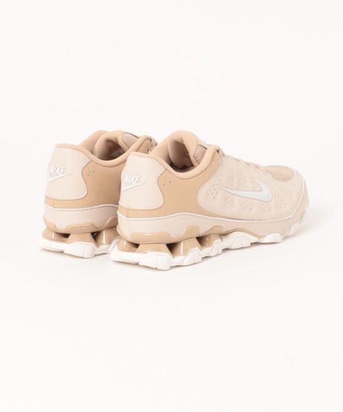 NIKE(ナイキ)の「NIKE ナイキ W REAX 8 NSW SL レディーススニーカー トレーニングシューズ(ウィメンズリアックス8NSWSL) IR1458-104 オートミール/セイル/リネン(スニーカー・レディース・ベージュ・23.0cm/25.0cm/24.5cm/24.0cm/23.5cm/22.5cm)」の2枚目の写真