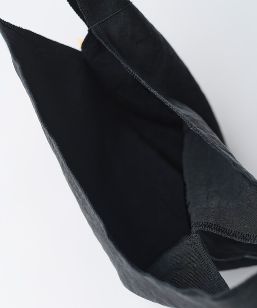 ITTI（イッチ）の「【ITTI/イッチ】ANNIE REGISTER BAG - S / CERAT（ハンドバッグ・メンズ・ブラック/オリーブ・FREE）」の6枚目の写真
