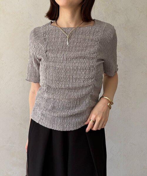 Thevon(ゼボン)の「ギャザージャガード半袖プルオーバー(Tシャツ/カットソー・レディース・グリーン系/グレー/アイボリー/ブラック・FREE)」の5枚目の写真