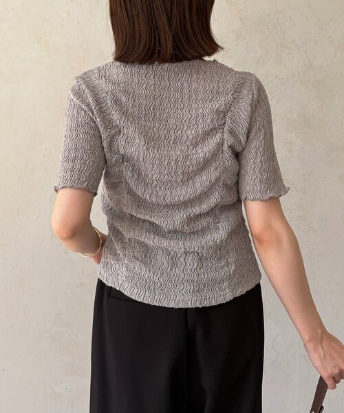 Thevon(ゼボン)の「ギャザージャガード半袖プルオーバー(Tシャツ/カットソー・レディース・グリーン系/グレー/アイボリー/ブラック・FREE)」の7枚目の写真