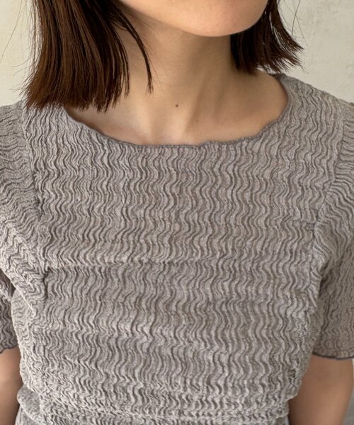 Thevon(ゼボン)の「ギャザージャガード半袖プルオーバー(Tシャツ/カットソー・レディース・グリーン系/グレー/アイボリー/ブラック・FREE)」の17枚目の写真
