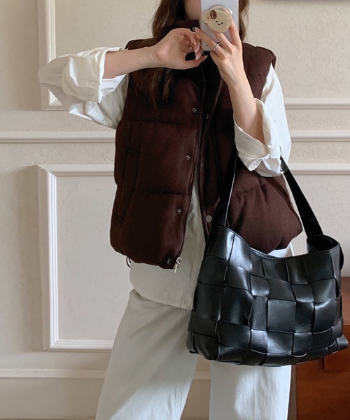 LUCPY(ラクピー)の「スタンドカラー中綿ベスト(ベスト・レディース・ブラウン/ダークグレー/グレー/ブラック・MEDIUM/X-LARGE/SMALL/LARGE)」の4枚目の写真