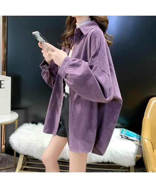 witch(ウイッチ)の「オーバーサイズのパープルコーデュロイシャツ(シャツ/ブラウス・レディース・ブラック/パープル/ベージュ・L/XL/M)」の3枚目の写真