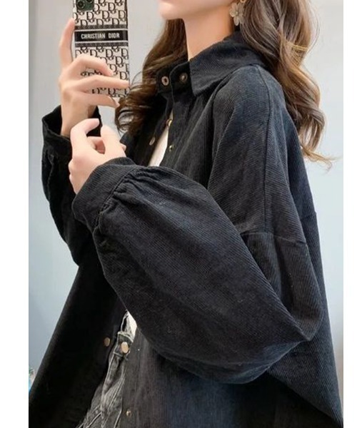 witch(ウイッチ)の「オーバーサイズのパープルコーデュロイシャツ(シャツ/ブラウス・レディース・ブラック/パープル/ベージュ・L/XL/M)」の10枚目の写真