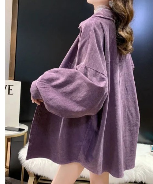 witch(ウイッチ)の「オーバーサイズのパープルコーデュロイシャツ(シャツ/ブラウス・レディース・ブラック/パープル/ベージュ・L/XL/M)」の16枚目の写真